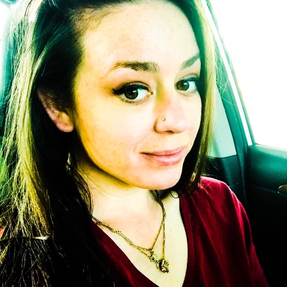 Meet your Posher, Katie the Jeans Queen!!! 👖👑 - Picture 2 of 8